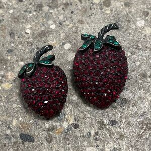 Set of 2 Dazzling Vintage Weiss Rhinestone Strawberry Brooch Pins
